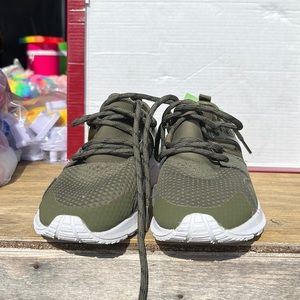 Kids olive sneakers